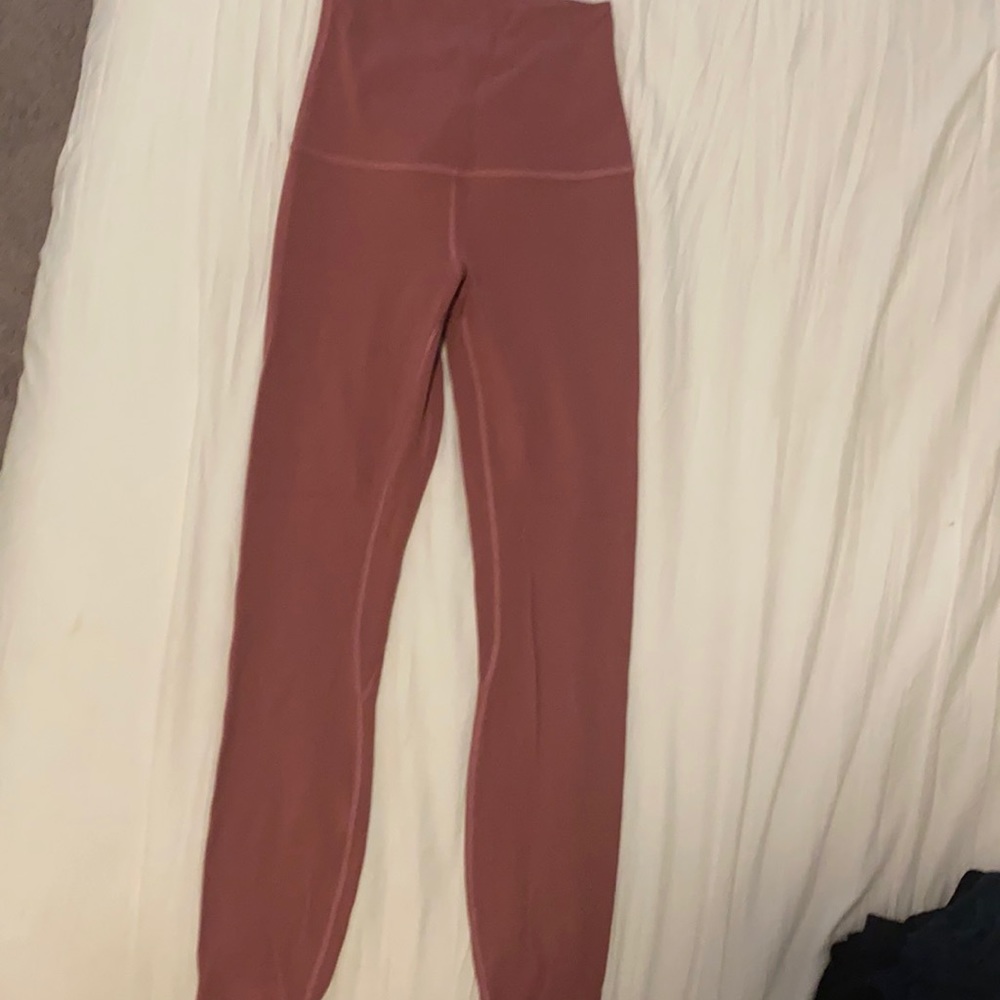 Lululemon 23’ pink/ blush merlot leggings. In PERFECT!!! Condition